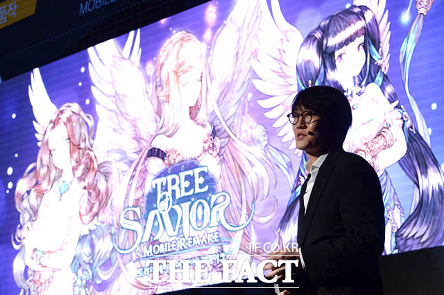 이정헌 넥슨 부사장이 ‘넥슨 지스타 2016 프리뷰’ 행사에서 올해 출품작 등을 설명하고 있다. /남용희 인턴기자