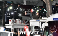[TF포토] 내자동 로터리 대치 격화...'경찰들과 부딪히는 시민들'