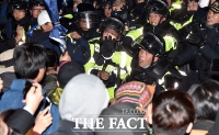 [TF포토] 경찰의 '강제 진압'
