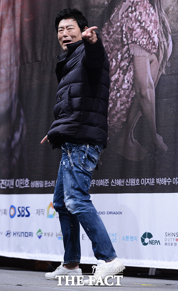성동일 시트콤. 배우 성동일이 SBS 새 수목드라마 푸른 바다의 전설 제작 발표회에서 웃음을 책임졌다. /이덕인 기자