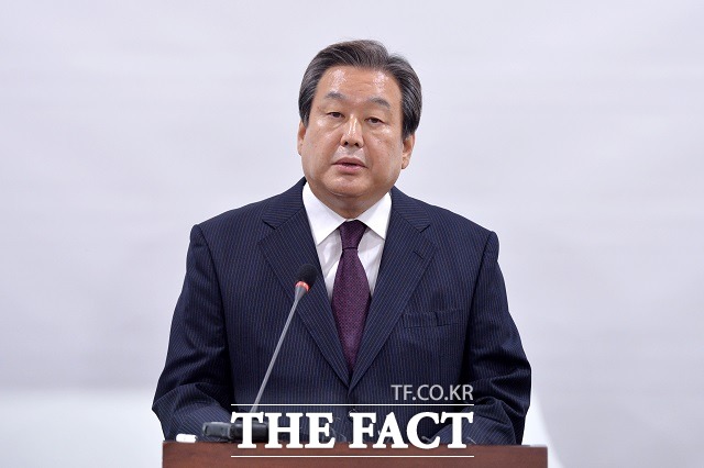 김무성 전 새누리당 대표가 18일 국회에서 기자들과 만나 박근혜 대통령 비선 실세로 지목된 최순실 씨가 지난 4·13 총선 공천에 개입했다는 의혹을 제기했다. 사진은 내용과 무관. /더팩트 DB