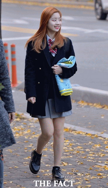 2017 대학수학능력시험에 응시한 그룹 트와이스 멤버 다현. 그룹 트와이스 멤버 다현은 서울 송파구 충민로 한림연예예술학교 3학년에 재학하고 있다. /문병희 기자