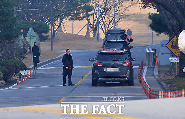 최지성 삼성 미래전략실장, 권오현 삼성전자 부회장 등 그룹 사장단 50여 명도 이날 선영을 찾아 선대회장의 뜻을 기렸다.