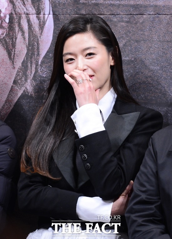 푸른 바다의 전설 주연 배우 전지현. 배우 전지현은 SBS 수목드라마 푸른 바다의 전설에서 인어 심청으로 분해 열연을 펼치고 있다. /이덕인 기자