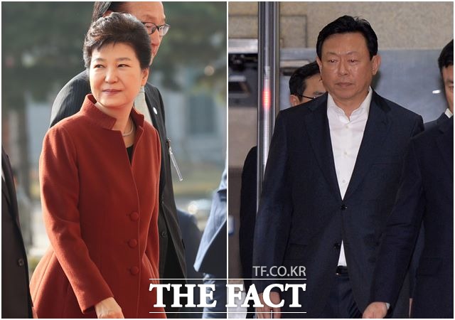 박근혜 대통령이 신동빈 롯데그룹 회장과의 독대에서 직접 70억 원을 내라고 요청한 것으로 알려졌다. 이런 내용이 최순실 등의 검찰 공소장에 적시된 것으로 전해지면서 파문이 일 전망이다. /배정한·문병희 기자