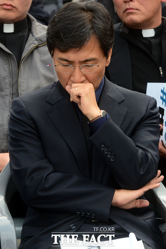 안희정 충남도지사는 20일 박근혜 대통령의 임기는 광장의 촛불로 이미 끝났다. 국민으로부터 사실상 탄핵 당했다. 박 대통령은 왜, 아직까지 버티나라고 비판했다. /더팩트DB