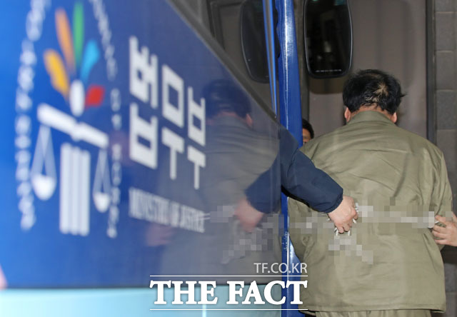 안종범 전 수석은 플레이그라운드가 대통령 관심 사항이라며 홍보책자를 직접 나눠준 것으로 드러났다. /남윤호 기자