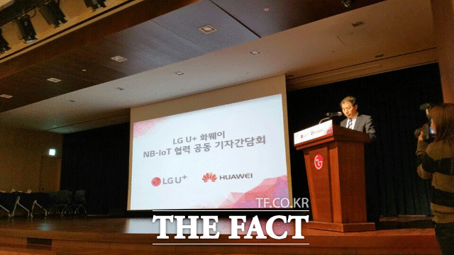 주청 화웨이 셀룰러 IoT 제품 라인 사장이 NB-IoT의 글로벌 생태계 조성 및 상용화에 대해 설명하고 있다. /이성락 기자