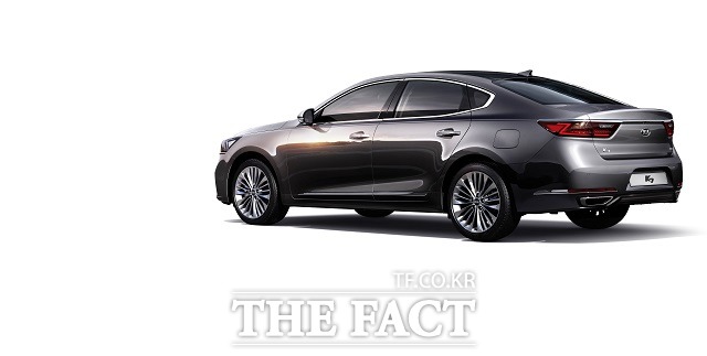 2.4 가솔린 리미티드 에디션의 가격은 3290만 원, 3.3 가솔린 리미티드 에디션은 3670만 원이다.