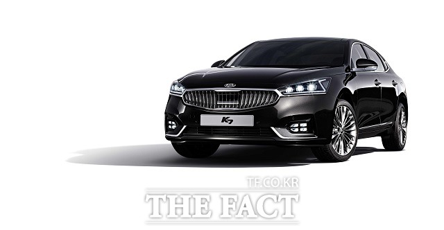 기아자동차가 자사 대표 준대형 세단 올 뉴 K7에 상품성을 더한 올 뉴 K7 리미티드 에디션을 출시, 5000대 한정 판매한다고 21일 밝혔다. /기아자동차 제공