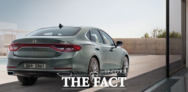 신형 그랜저의 판매가격은 3055만 원부터 3920만 원으로 책정됐다.