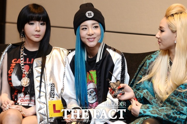 2NE1 박봄(왼쪽)은 YG엔터테인먼트와 재계약하지 않았다. /이새롬 기자
