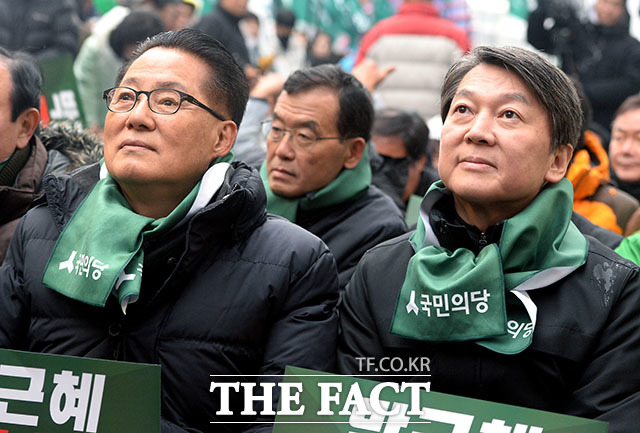 박지원 비대위원장(왼쪽)과 안철수 전 대표