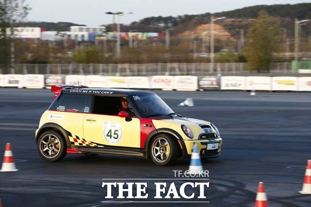 챔피언스 리그 클래스 우승자 전영빈의 레이스를 펼치고 있다.