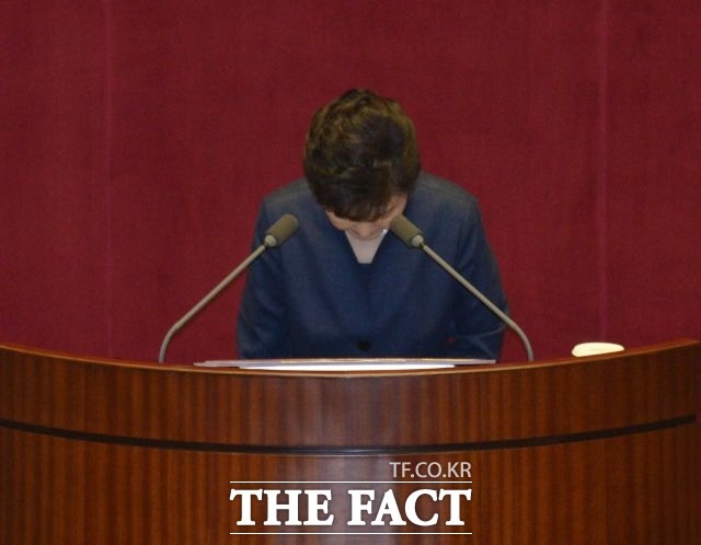 박근혜 대통령이 29일 청와대 춘추관에서 비선 실세 의혹과 관련해 3차 대국민담화를 발표했다. /더팩트 DB