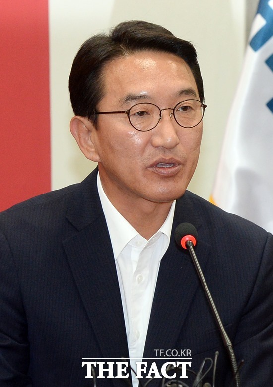 검찰은 1일 자해를 시도한 후 병원에 입원한 현기환 전 청와대 정무수석을 병원에서 강제 구인하고, 구속영장실질심사를 진행할 것으로 알려졌다. /더팩트 DB