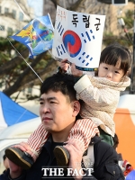[TF포토] 목마-유모차 탄 어린이들도 '박근혜 퇴진'
