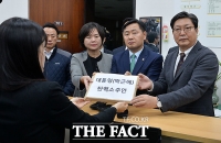  '헌정사 두 번째' 야3당, 박 대통령 '탄핵안' 발의…가결 가능성은?