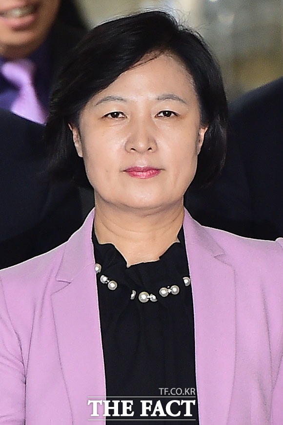 당 대표 취임 100일 맞은 추미애 더불어민주당 대표는 4일 당 대표로 선출된 지 100일이 됐다. 그러나 지나온 100일보다 앞으로 남은 5일이 더욱 중요하다고 강조했다. /배정한 기자