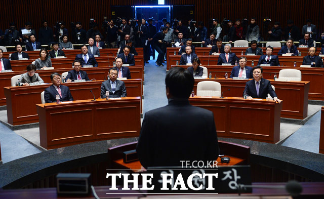 대통령 탄핵부터, 내홍의 새누리당. 새누리당 탈당파는 4일 회동에서 대통령 탄핵부터를 주장했다. /더팩트DB