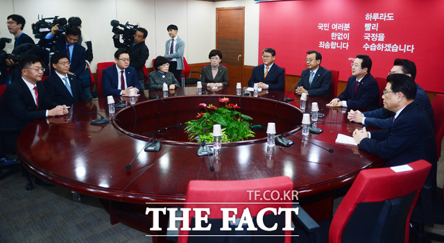 지금은 이말 말고는 할말이 없습니다... 모두발언 없이 비공개 전환