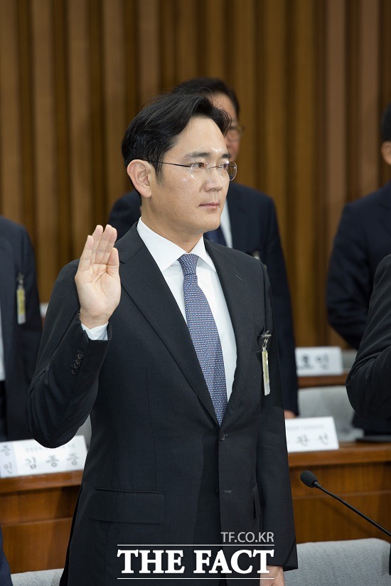 이재용 삼성전자 부회장이 국정조사 특별위원회 청문회에서 미래전략실 해체를 암시하는 발언을 해 눈길을 끌었다.