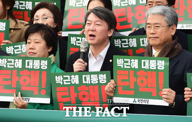 안철수 전 국민의당 상임공동대표는 6일 오전 국회에서 열린 당 의원총회에서 새누리당과 국민의당의 연대설이 불거진 데 대해 새누리당과 연대는 없다. 저는 부패세력과 연대는 절대로 하지 않겠다고 강조했다./배정한 기자