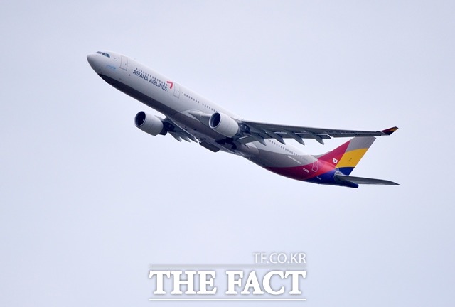 5일(현지 시각) 인테르팍스 통신 등에 따르면 이날 아시아나 항공기가 서울에서 런던으로 향하던 중 엔진 이상으로 러시아에 비상착륙했다. /더팩트 DB
