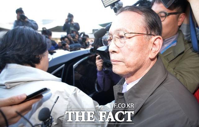 김기춘 전 청와대 비서실장이 7일 국회에서 열리는 박근혜 정부의 최순실 등 민간인에 의한 국정농단 의혹사건 진상규명을 위한 국정조사특별위원회 2차 청문회 증인으로 출석했다. / 문병희 기자