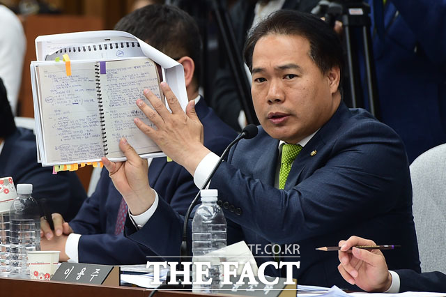 故 김영한 민정수석 비망록 들고 나선 이용주 의원