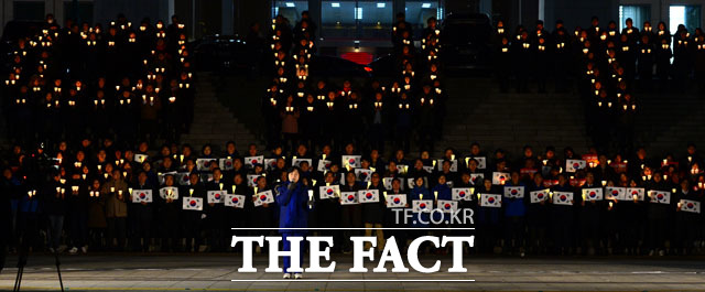 박근혜 대통령 퇴진 촉구! 박근혜 대통령 퇴진 촉구 집회가 9일 오후 1시 30분께 서울 여의도 국회 앞 100m 지점에서 진행된다. 사진은 내용과 무관 /남윤호 기자