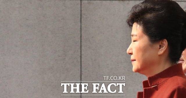 박근혜 탄핵 찬성 78.2%, 운명의 9일. 9일 박근혜 탄핵 표결이 시작되는 가운데, 박근혜 탄핵 찬성 78.2%의 여론조사 결과가 더욱 눈길을 끈다. /배정한 기자