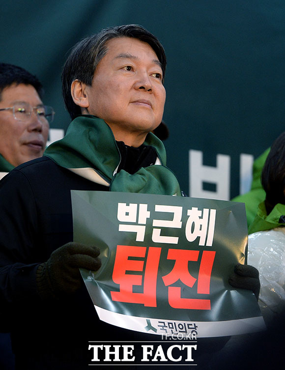 안철수 전 국민의당 상임공동대표. 안 전 대표는 국회가 박근혜 대통령 탄핵 가결로 국민의 명령을 이행해야 한다고 말했다. /임세준 인턴기자