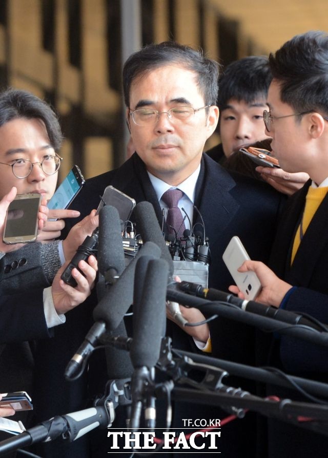 11월 21일 김종 전 문화체육관광부 제2차관 구속.