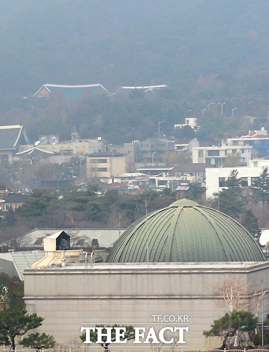 탄핵심판 주심 강일원 재판관 귀국. 헌법재판소 재판관들은 탄핵 심판 심리에 착수했다. /남용희 인턴기자