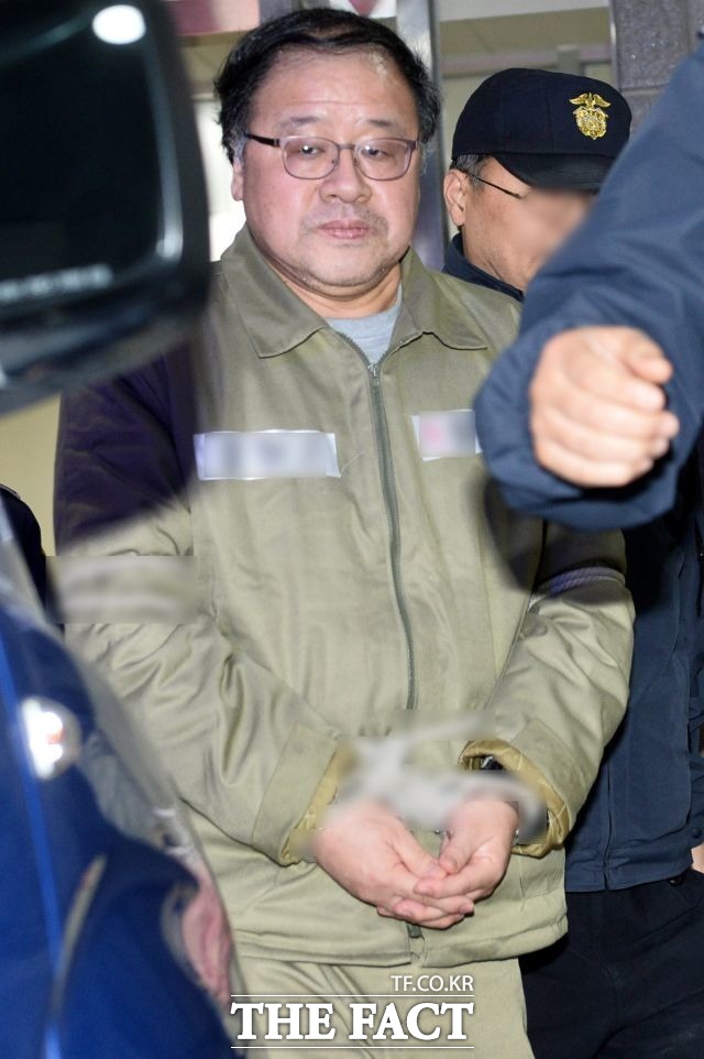 검찰은 안종범 전 수석이 지니고 있었던 업무용 포켓 수첩은 총 17권으로 510쪽으로, 작성 기간은 작년 1월부터 올 10월까지라고 밝혔다. /남윤호 기자