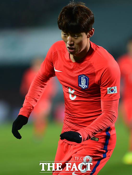 클럽월드컵, 전북 준결승행 보인다! 전북이 클럽 아메리카와 클럽월드컵 6강전에서 전반전을 1-0으로 앞선 채 마쳤다. 클럽 아메리카와 경기에서 선제골을 터뜨린 김보경이 지난달 11일 캐나다와 평가전에서 골을 작렬한 뒤 기뻐하는 장면. /최용민 기자