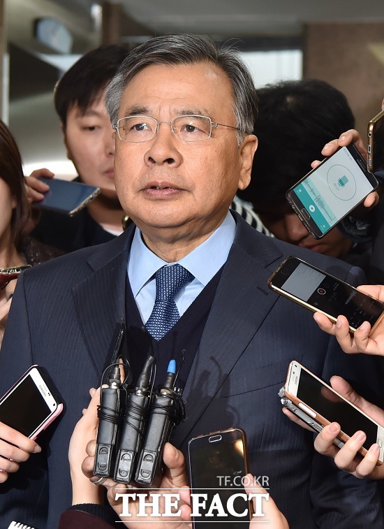 박근혜 대통령 비선 실세 최순실 씨의 국정농단 사태와 관련한 특별검사 수사가 초읽기 단계에 접어들면서 특혜 의혹이 불거진 기업들의 눈과 귀가 사정 당국의 수사 향방에 쏠리고 있다. 박영수 특별검사 /더팩트 DB