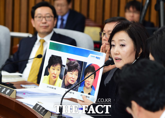 박근혜 대통령이 세월호 참사당일에 미용시술을 받지 않았나요?