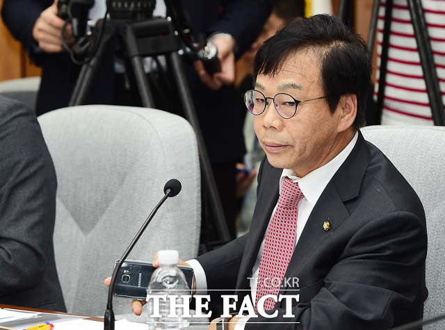 휴대전화에 욕이 너무 많이 와서 더이상 못하겠습니다!