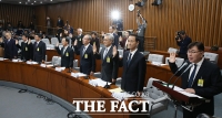 [TF포토] 3차 청문회, '선서하는 증인들'