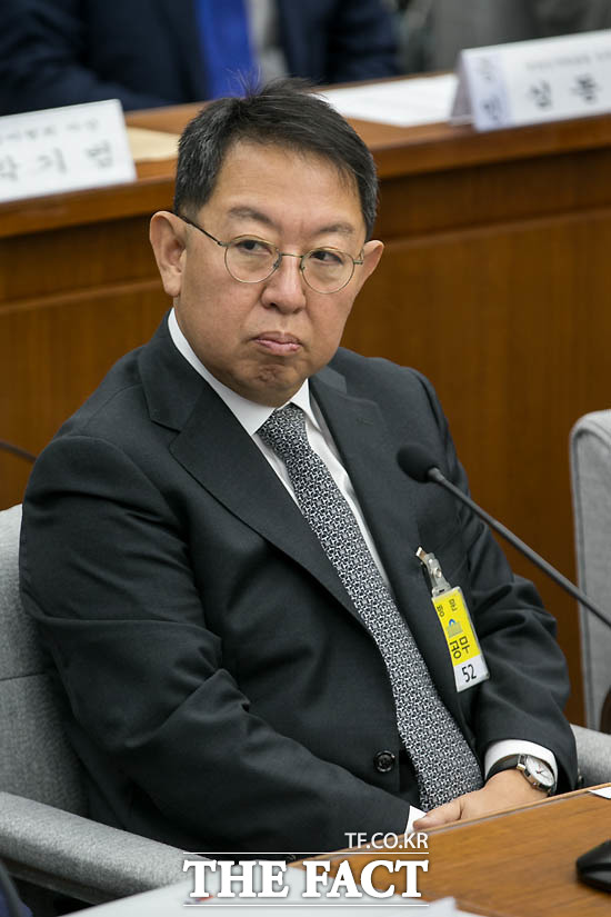 최순실 게이트 4차 청문회 이석수 전 특별감찰관이 15일 오전 서울 여의도 국회에서 열린 박근혜 정부의 최순실 등 민간인에 의한 국정농단 의혹사건 진실규명을 위한 국정조사특위 제4차 청문회에 출석하고 있다./사진공동취재단