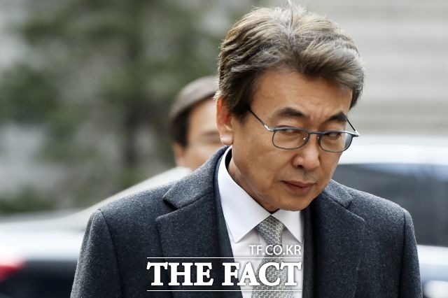 4차 청문회 정윤회가 입여나? 최순실 게이트 진상규명 4차 청문회가 예정된 가운데 정윤회가 출석해 증언할지 관심을 모으고 있다./더팩트DB