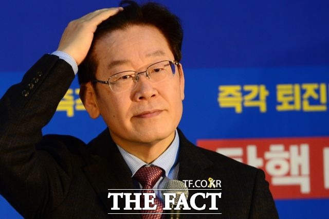 19일 여론조사 전문기관 리얼미터에 따르면, 이재명 성남시장의 지지율이 박근혜 대통령 탄핵소추안 가결 후 처음으로 하락세를 기록했다./남윤호 기자