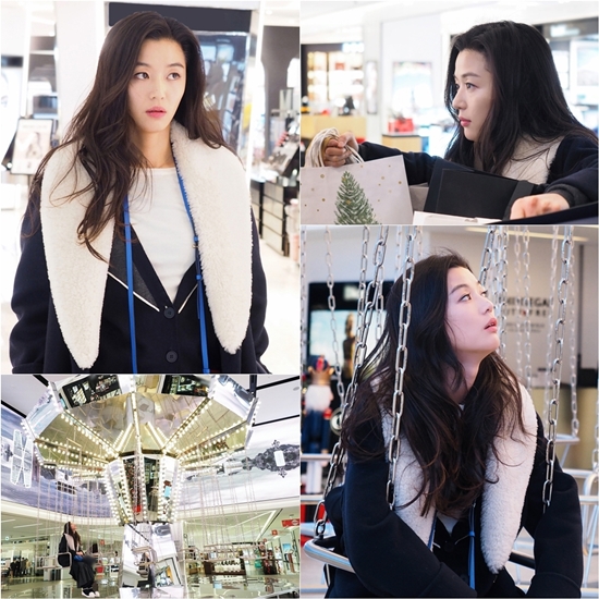 푸른 바다의 전설 전지현 행방 포착. 전지현은 백화점에 등장해 그 이유를 궁금하게 했다. /문화창고, 스튜디오 드래곤 제공