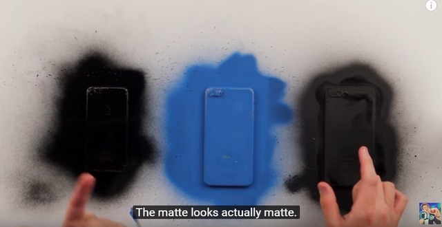최근 아이폰7과 아이폰7플러스에 락커를 칠해 색깔을 바꾸는 영상이 유튜브에 올라왔다. /유튜브 캡처