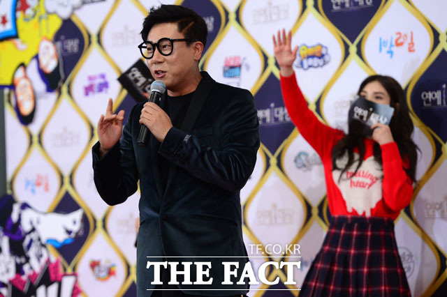 갑자기 노래 시작