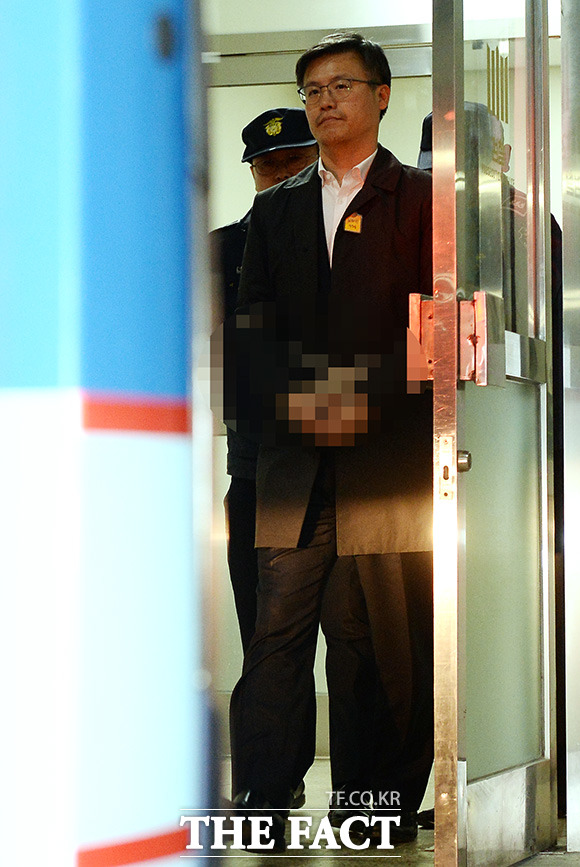 정호성 전 청와대 부속비서관은 26일 최순실 게이트 진상규명을 위한 국회 국정조사 특별위원회 남부구치소 현장 청문회에서 지난해까지 문건을 최순실 씨에게 전달했다고 밝혔다. /이덕인 기자