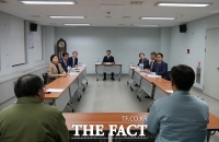 [TF포토] 남부구치소 찾아 안종범-정호성 만난 국조위원들