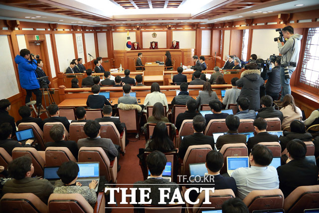 헌법재판소는 박근혜 대통령에 대한 탄핵심판 관련 첫 번째 변론 기일을 내년 1월3일 열기로 결정했다. /더팩트DB